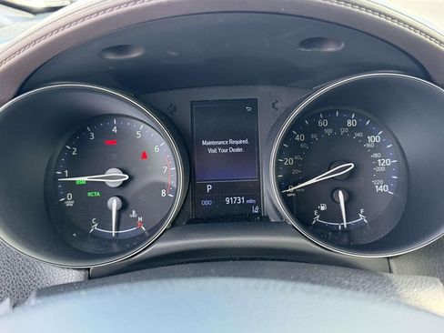 Used 2019 Toyota C-HR Limited FWD image 27