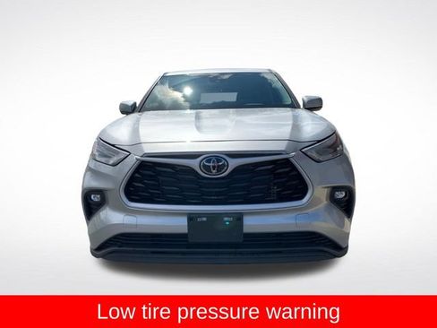 Used 2025 Toyota Highlander LE AWD/4WD image 9