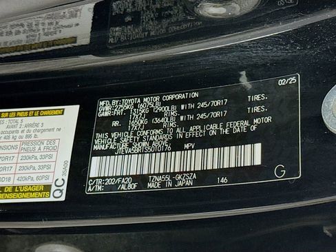 Certified 2025 Toyota 4Runner SR5 AWD/4WD image 33