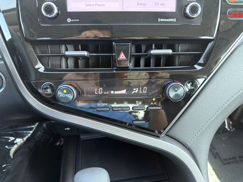 Used 2022 Toyota Camry LE w/ Convenience Package FWD image 29