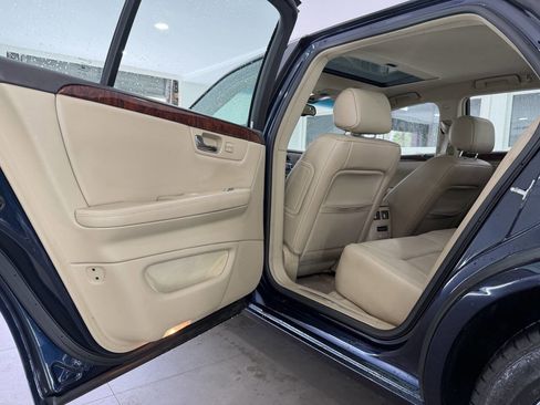 Used 2007 Cadillac DTS Luxury I w/ Trunk Convenience Package FWD image 18