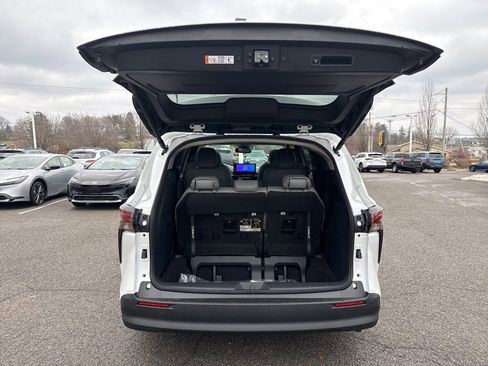 New 2026 Toyota Sienna XLE image 22