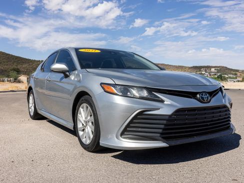 Used 2021 Toyota Camry LE image 8