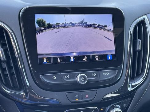 Used 2023 Chevrolet Equinox Premier FWD image 17