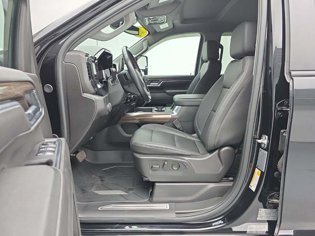 Used 2025 Chevrolet Silverado 3500 LT w/ Safety Package AWD/4WD image 15