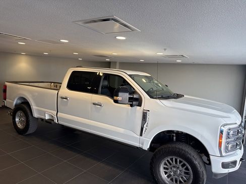 Used 2023 Ford F250 Lariat w/ Tow Technology Package image 7
