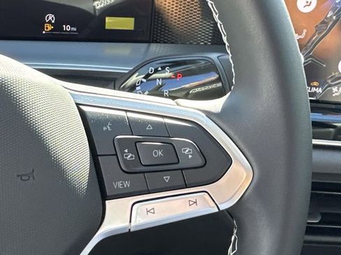 New 2026 Volkswagen Tiguan SE FWD image 17