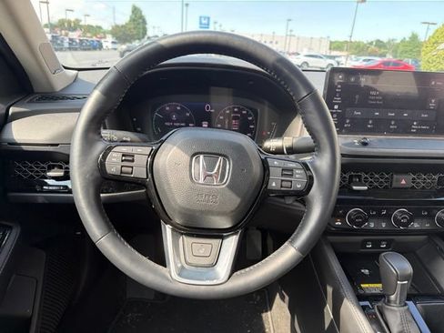 Used 2025 Honda Accord Touring image 12