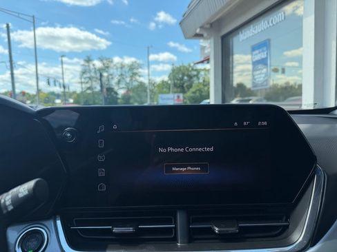 Used 2025 Chevrolet Trax LT w/ Driver Confidence Package FWD image 23