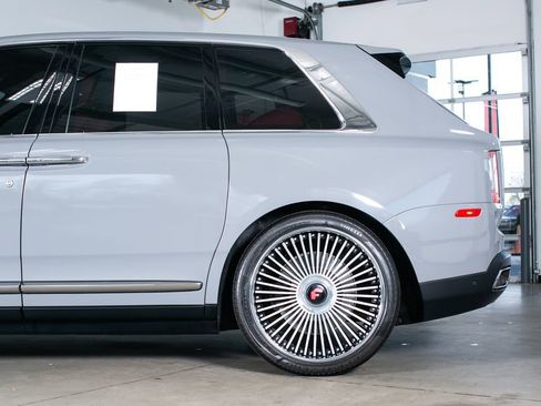 Used 2022 Rolls-Royce Cullinan image 20