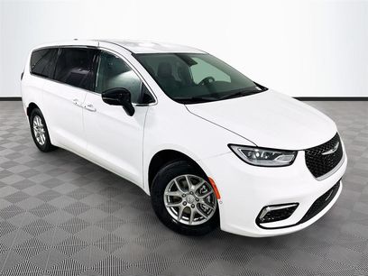 New 2026 Chrysler Pacifica Select