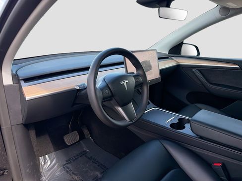 Used 2025 Tesla Model Y Long Range AWD/4WD image 26