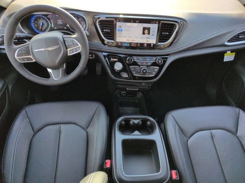New 2026 Chrysler Pacifica Select AWD/4WD image 27