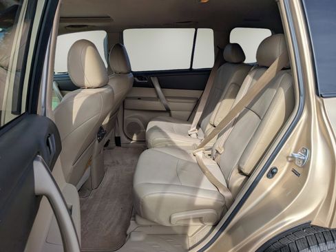 Used 2010 Toyota Highlander SE image 11