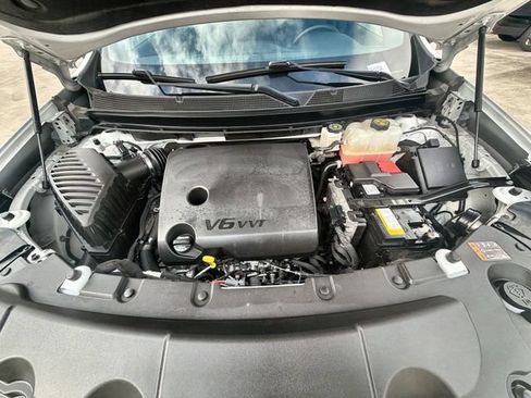 Used 2023 Chevrolet Traverse LT FWD image 29