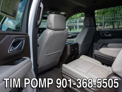 Used 2022 Chevrolet Suburban LT w/ Luxury Package RWD image 12