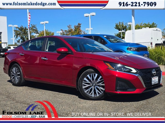 Used 2023 Nissan Altima 2.5 SV FWD image 1