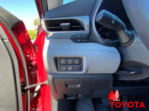 Used 2023 Toyota Highlander Platinum AWD/4WD image 38