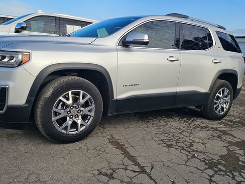 Used 2020 GMC Acadia SLT image 3