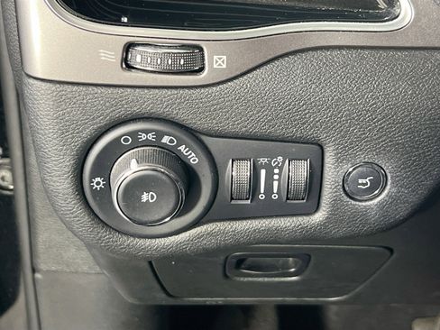 Used 2022 Jeep Cherokee Limited w/ Mopar Interior Package image 10