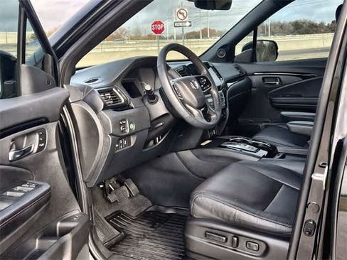 Certified 2022 Honda Pilot Black Edition image 3