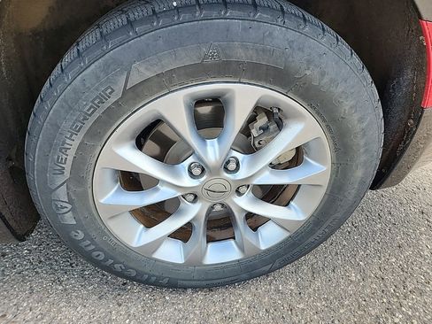 Used 2023 Chrysler Pacifica Touring-L w/ Uconnect Theater Family Group AWD/4WD image 42