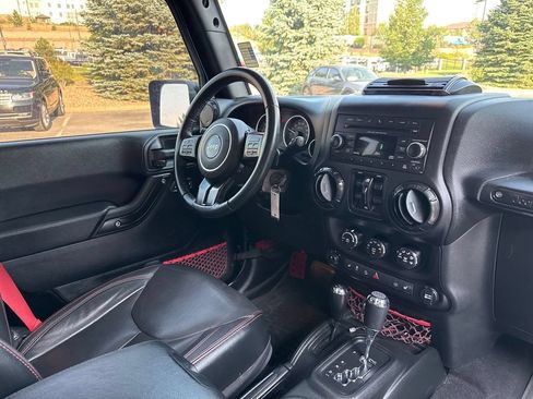 Used 2018 Jeep Wrangler Unlimited Rubicon AWD/4WD image 17