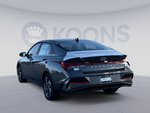 New 2025 Hyundai Elantra Limited image 4