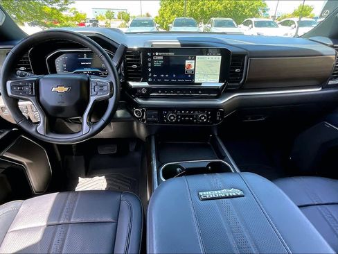 Used 2024 Chevrolet Silverado 2500 High Country w/ Technology Package AWD/4WD image 16