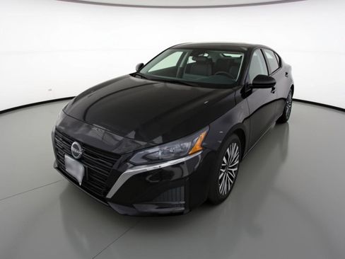 Used 2025 Nissan Altima 2.5 SV image 3