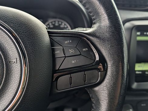 Used 2022 Jeep Renegade Altitude w/ Convenience Group image 27