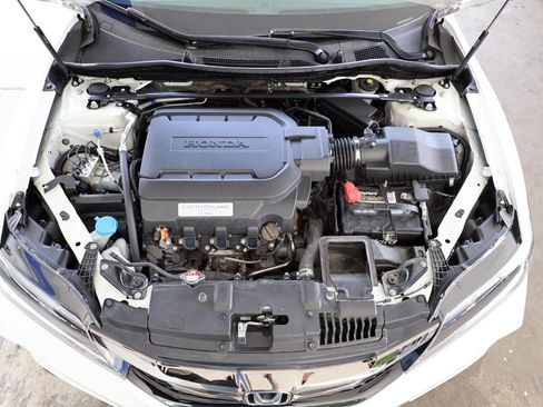 Used 2016 Honda Accord Touring image 12