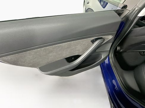 Used 2018 Tesla Model 3 Mid Range RWD image 26