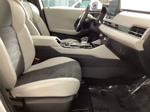 Used 2025 Mitsubishi Outlander SE FWD image 25