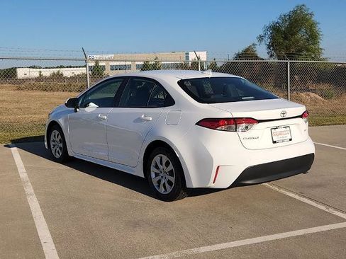 Used 2025 Toyota Corolla LE image 7