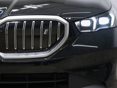 Used 2025 BMW i5 xDrive40 w/ Premium Package AWD/4WD image 7