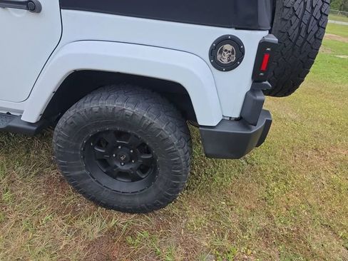 Used 2016 Jeep Wrangler Unlimited Sahara w/ Connectivity Group image 9