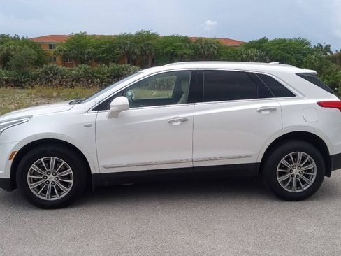 Used 2017 Cadillac XT5 Luxury FWD image 1