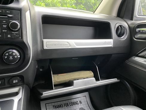 Used 2015 Jeep Compass High Altitude FWD image 27