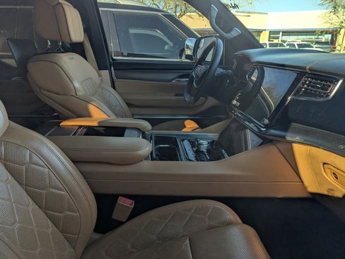 Used 2023 Jeep Grand Wagoneer Series III w/ Rear Seat Video Group 1 image 5