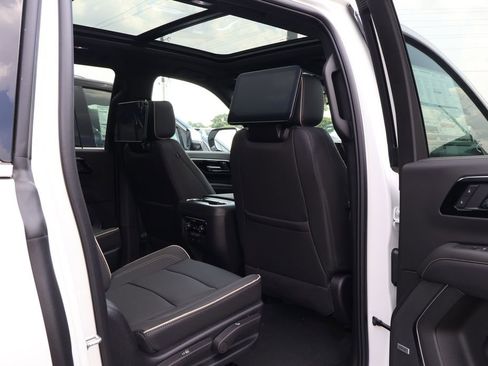 New 2025 Chevrolet Suburban Premier image 37