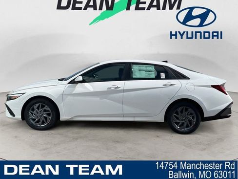 New 2026 Hyundai Elantra Blue image 4