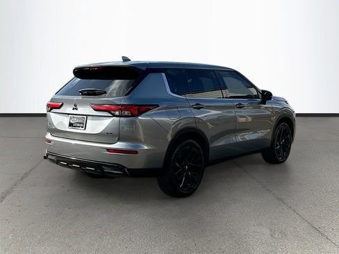 Used 2024 Mitsubishi Outlander SE Black Edition FWD image 7