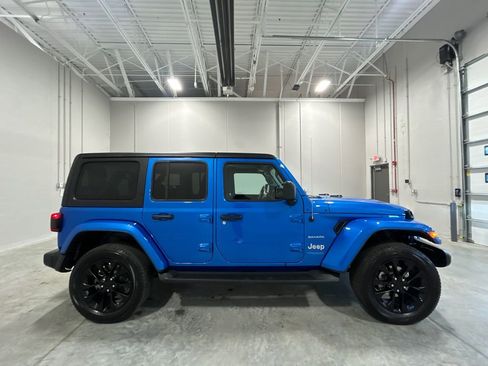 Used 2022 Jeep Wrangler Unlimited Sahara w/ Dual Top Group image 5