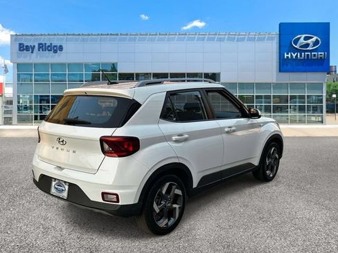 Used 2025 Hyundai Venue SEL FWD image 4