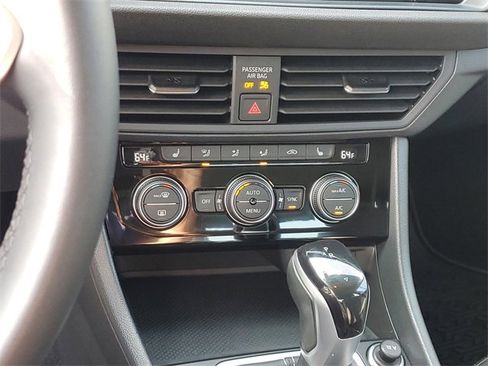 Certified 2023 Volkswagen Jetta SE image 20