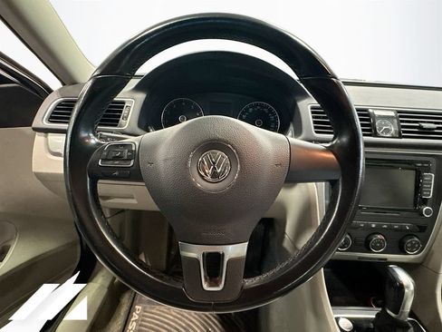 Used 2015 Volkswagen Passat 1.8T Limited Edition FWD image 10