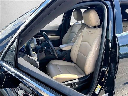 Used 2024 Cadillac XT4 Luxury w/ Cold Weather Package FWD image 26