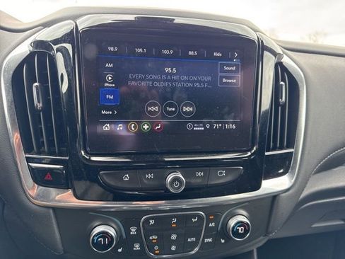 Used 2023 Chevrolet Traverse LT image 11