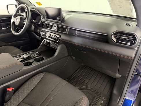 Used 2025 Honda Pilot Sport image 24